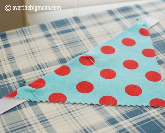 Button Bunting10 575x461 Adjustable Button Bunting!