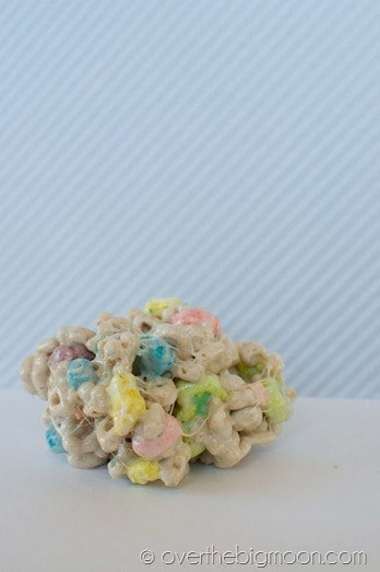 DSC 0021 thumb2 St Patricks Marshmallow Treats!